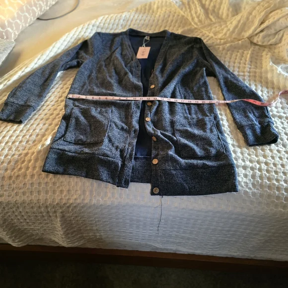 Chic Navy Knit Cardigan - Picture 2 of 5